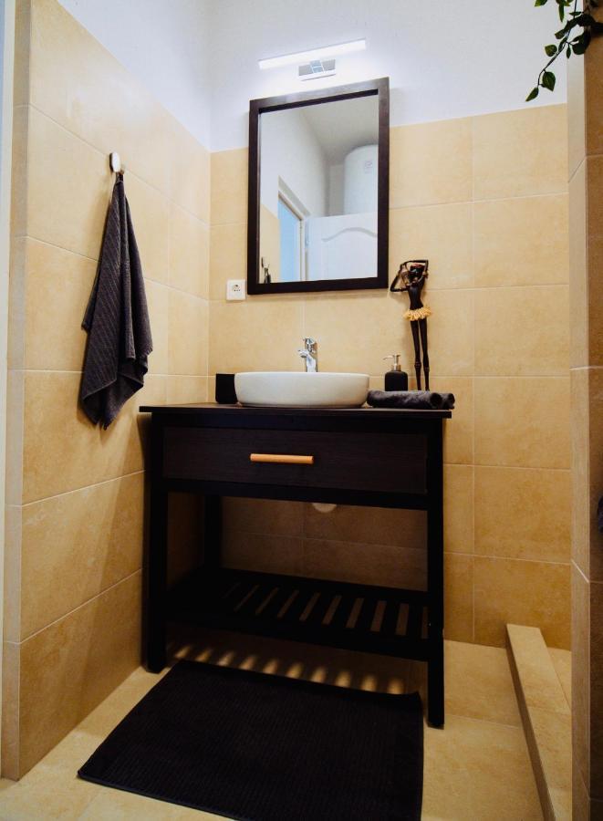 Zakarias Apartments Миеркуря Чук Екстериор снимка