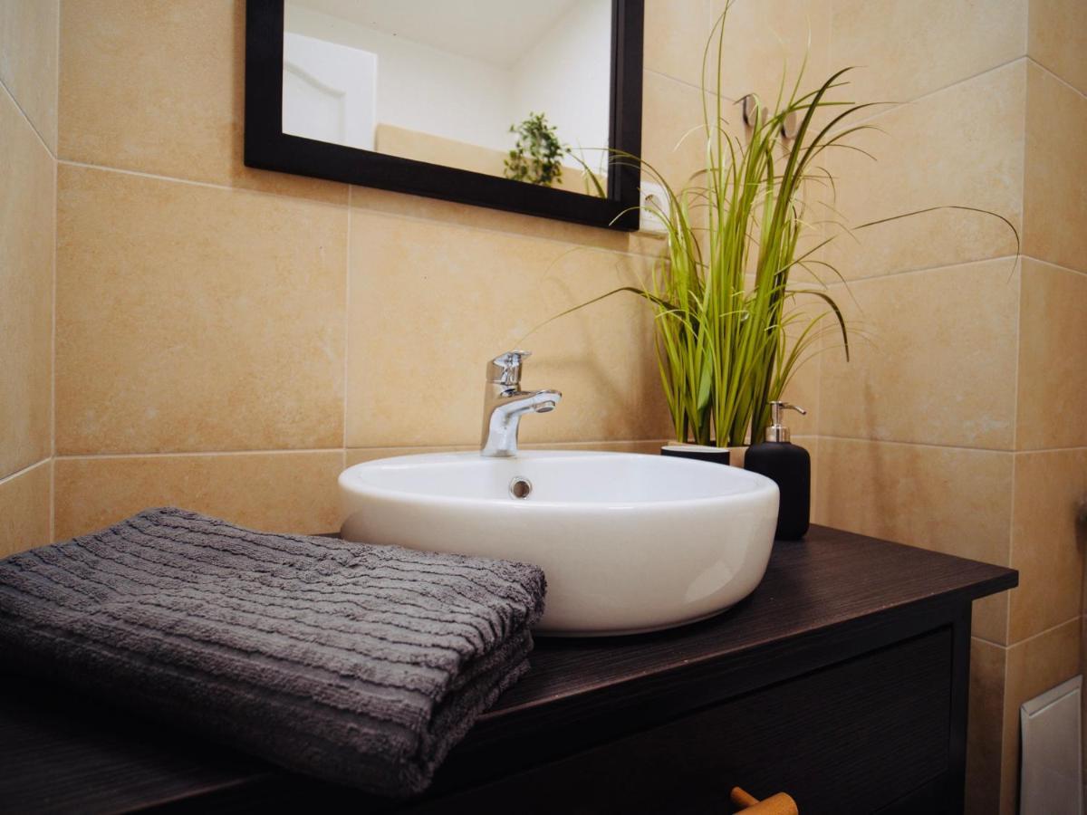 Zakarias Apartments Миеркуря Чук Екстериор снимка