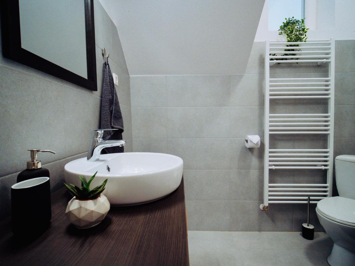 Zakarias Apartments Миеркуря Чук Екстериор снимка