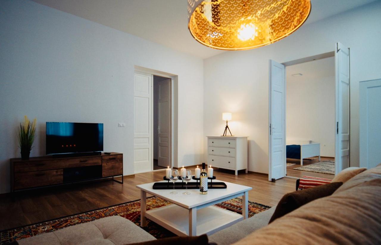 Zakarias Apartments Миеркуря Чук Екстериор снимка