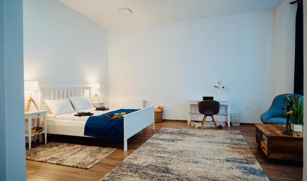 Zakarias Apartments Миеркуря Чук Екстериор снимка