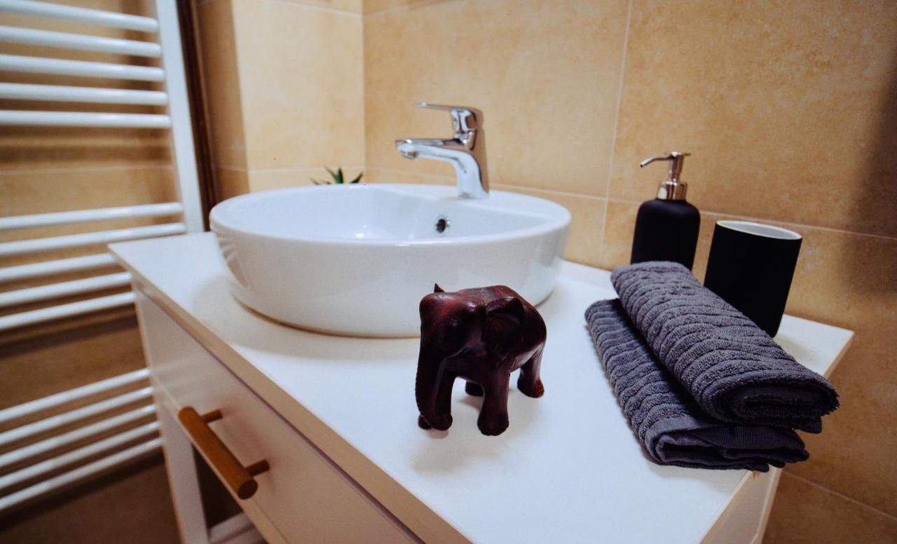 Zakarias Apartments Миеркуря Чук Екстериор снимка