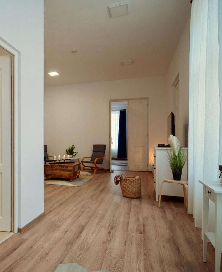 Zakarias Apartments Миеркуря Чук Екстериор снимка