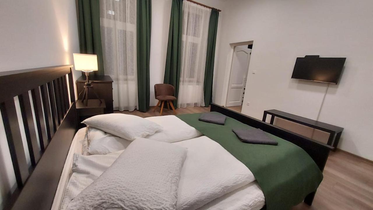 Zakarias Apartments Миеркуря Чук Екстериор снимка