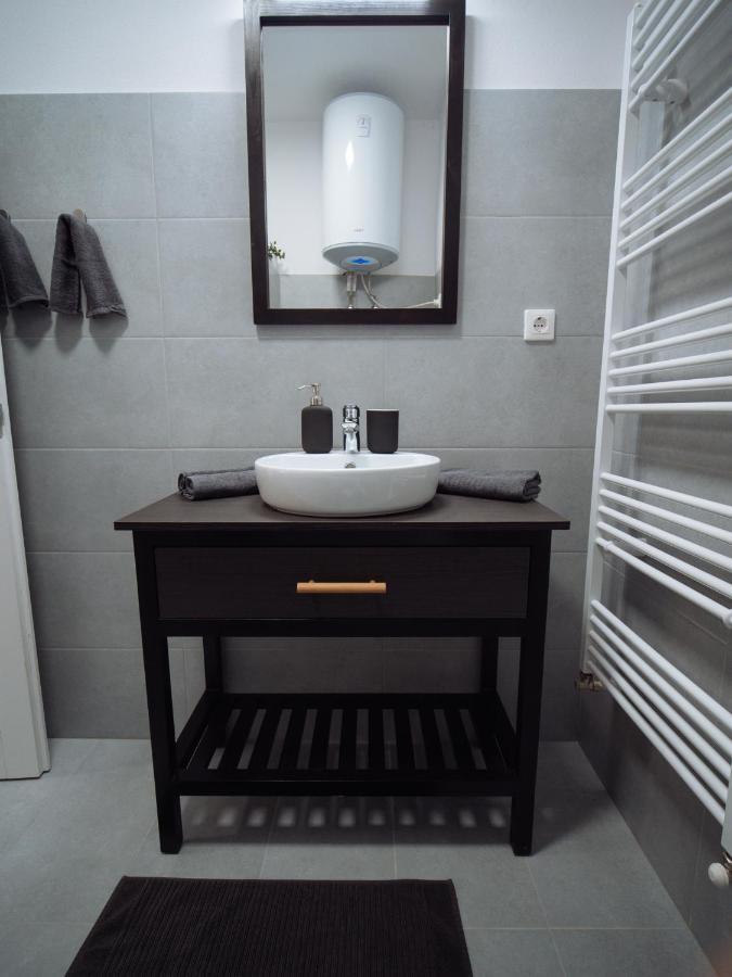 Zakarias Apartments Миеркуря Чук Екстериор снимка