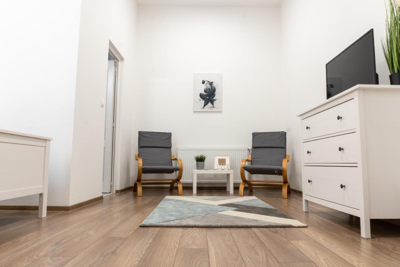 Zakarias Apartments Миеркуря Чук Екстериор снимка