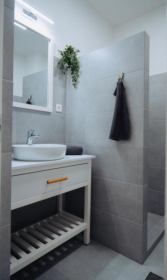 Zakarias Apartments Миеркуря Чук Екстериор снимка